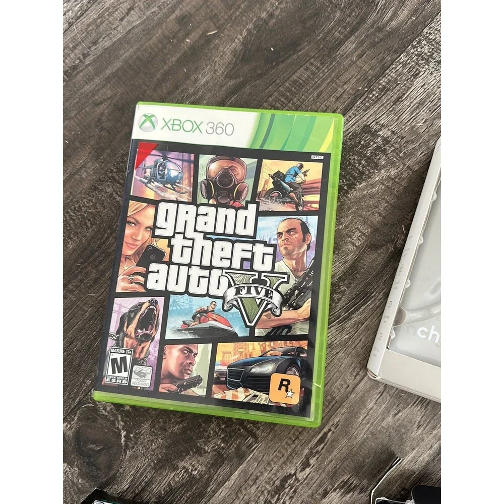 Lot of cellphone accessories, Xbox games and CD